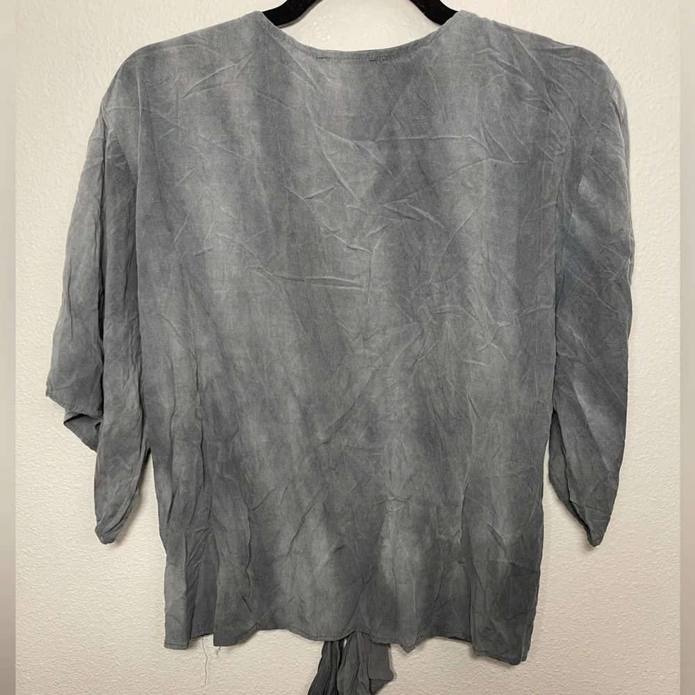 ee:some grey front knot blouse size M - Picture 2 of 3